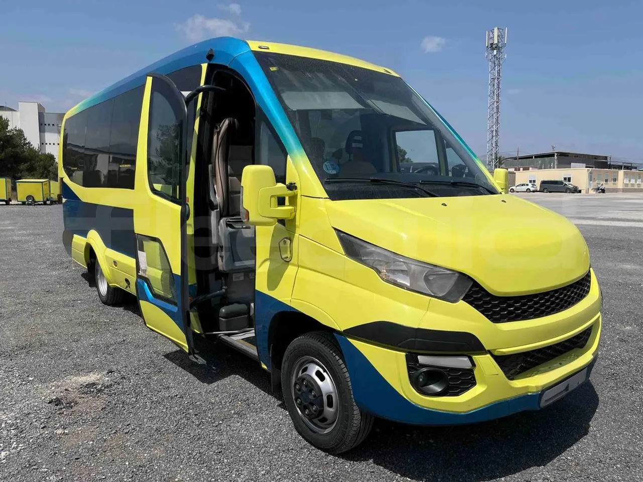 Iveco Ferqui SunsetX - EUR6 - 125kW - 7.808m - 3/4 right front doors open