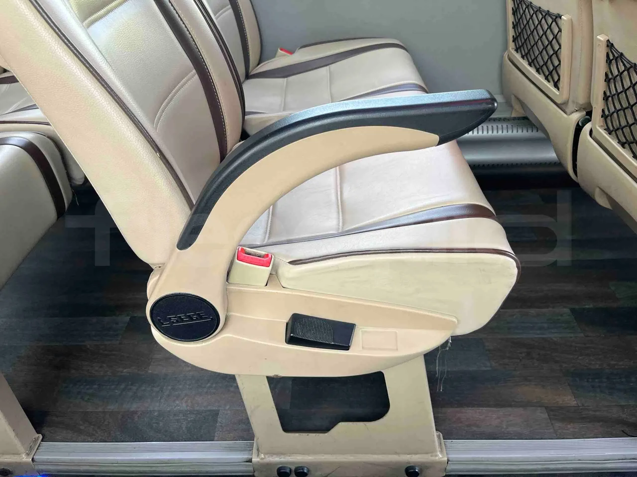 Iveco Ferqui SunsetX - EUR6 - 125kW - 7.808m - armrest detail photo