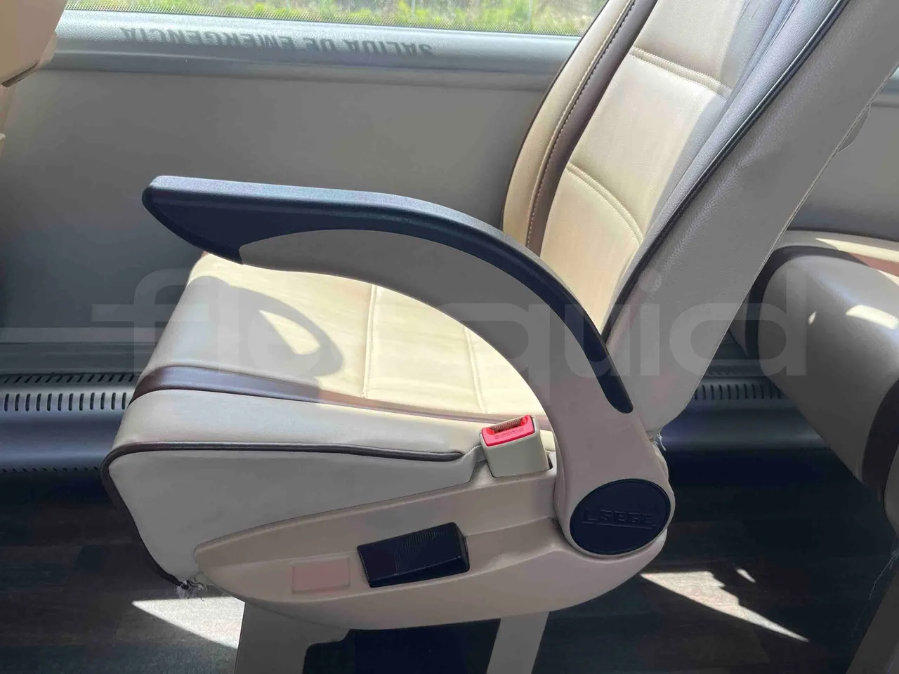 Iveco Ferqui SunsetX - EUR6 - 125kW - 7.808m - usb charging detail