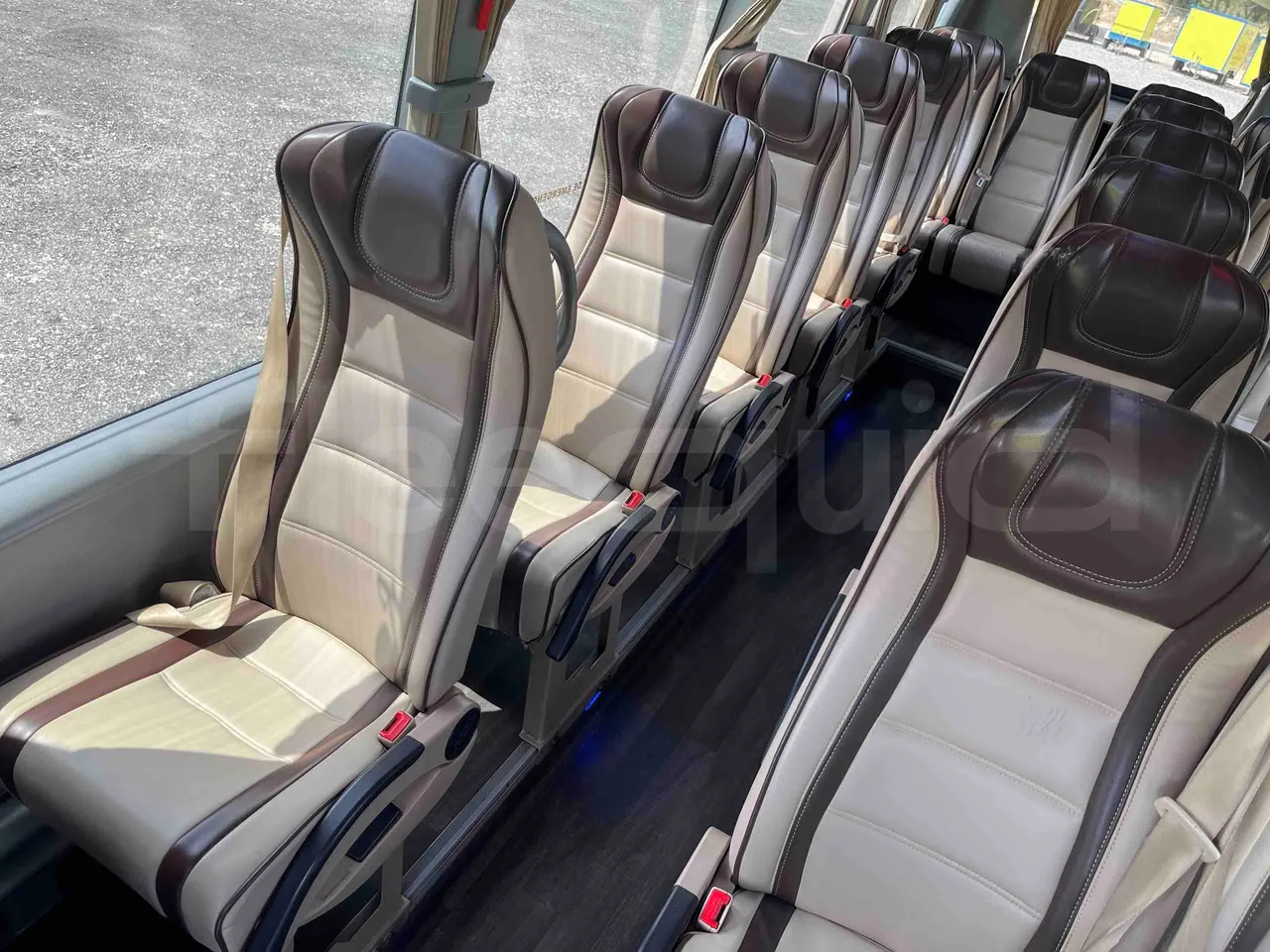 Iveco Ferqui SunsetX - EUR6 - 125kW - 7.808m - single seat detail