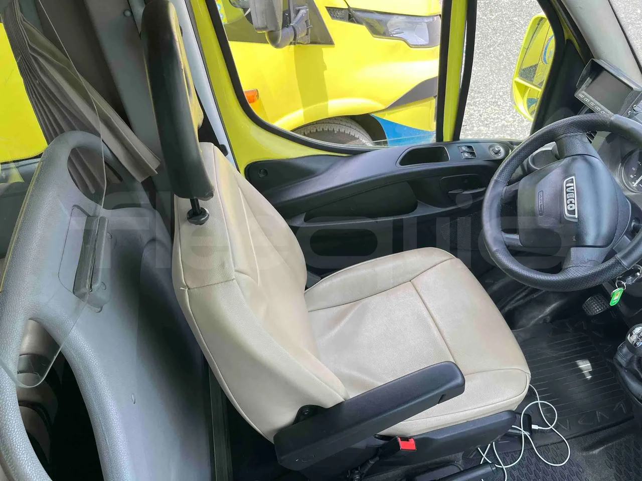 Iveco Ferqui SunsetX - EUR6 - 125kW - 7.808m - driver's seat photo