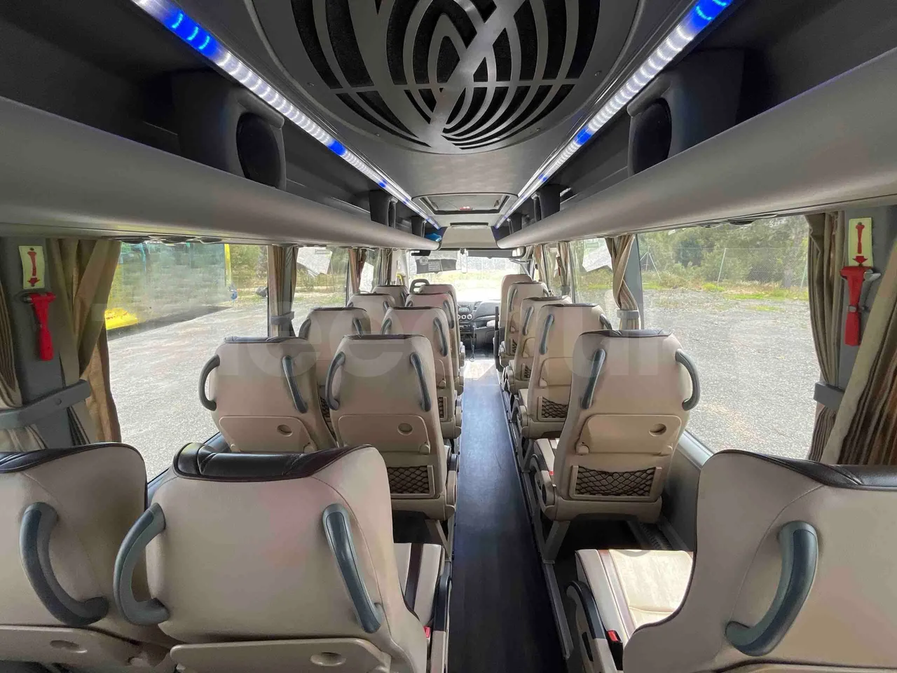 Iveco Ferqui SunsetX - EUR6 - 125kW - 7.808m - forward view middle aisle