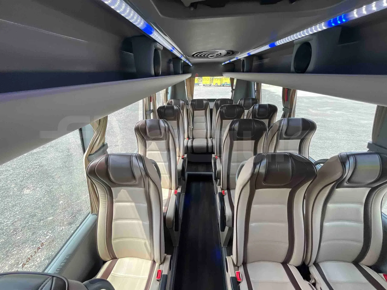 Iveco Ferqui SunsetX - EUR6 - 125kW - 7.808m - reverse view middle aisle