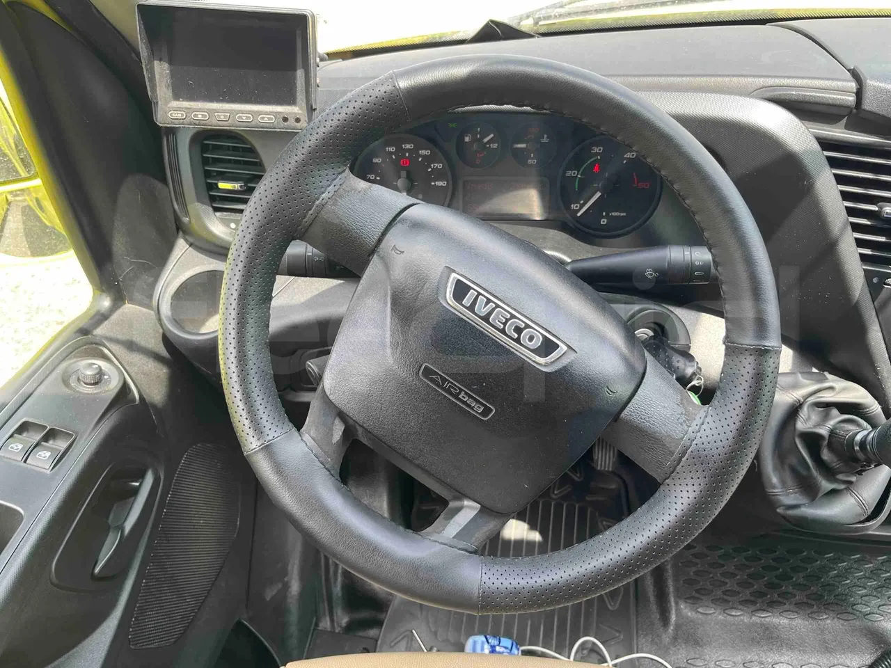 Iveco Ferqui SunsetX - EUR6 - 125kW - 7.808m - steering wheel photo