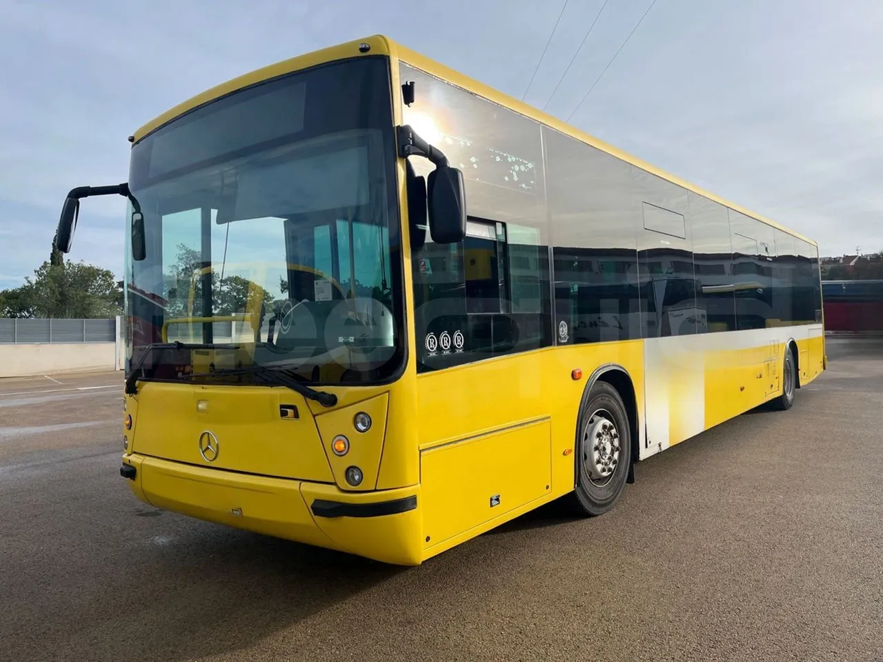 Mercedes-Benz OC500LE 1830H - EUR4 - 220kW - 12.800m - 3/4 front left