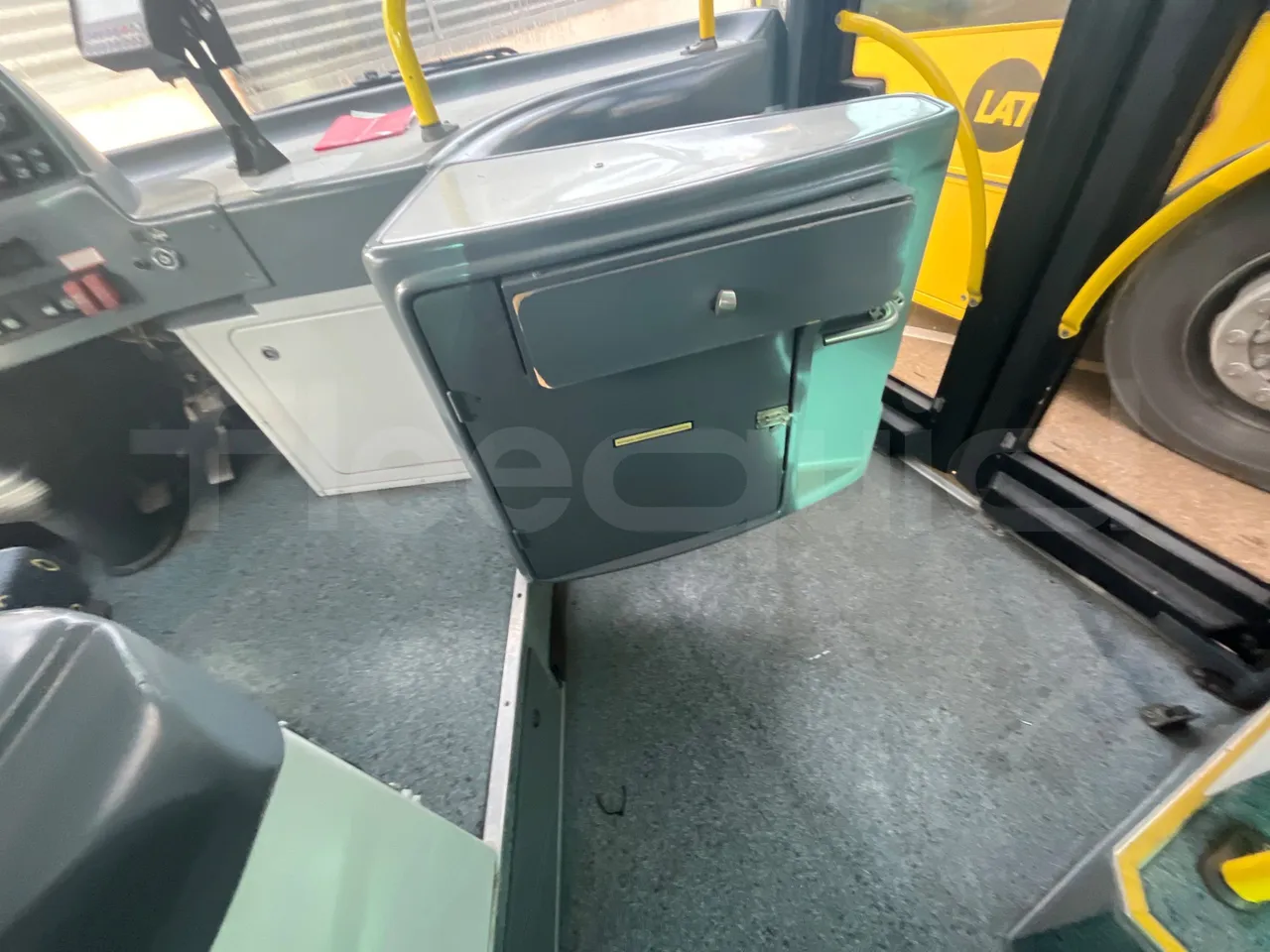 Mercedes-Benz OC500LE 1830H - EUR4 - 220kW - 12.800m - hostes microphone accessories photo