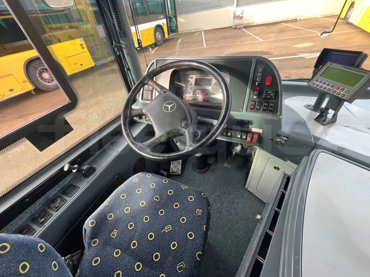 Mercedes-Benz OC500LE 1830H - EUR4 - 220kW - 12.800m - buttons panels on