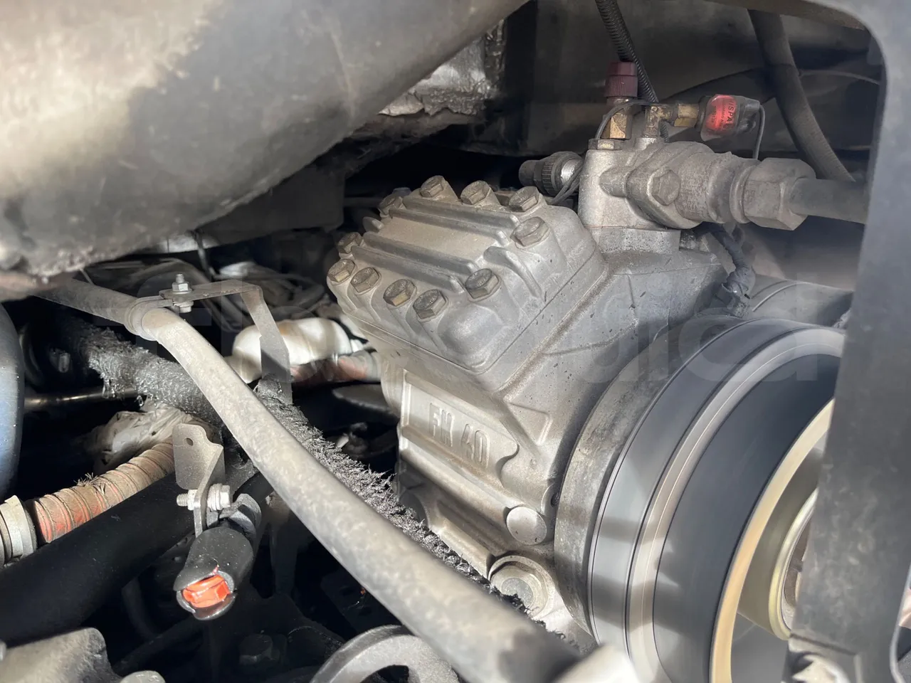 Mercedes-Benz OC500LE 1830H - EUR4 - 220kW - 12.800m - air conditioning compressor