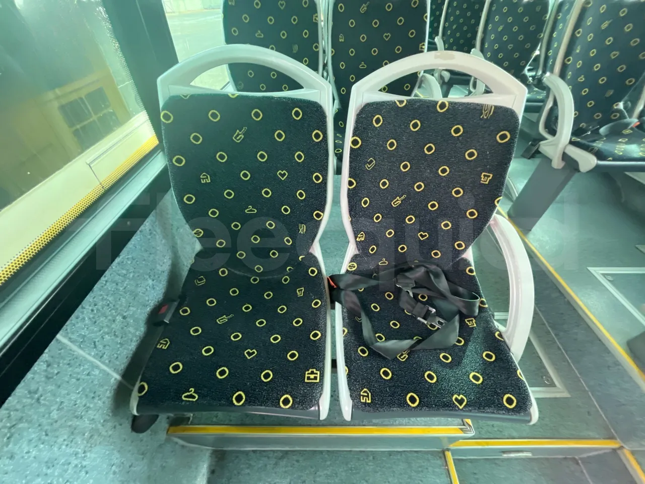 Mercedes-Benz OC500LE 1830H - EUR4 - 220kW - 12.800m - single seat detail