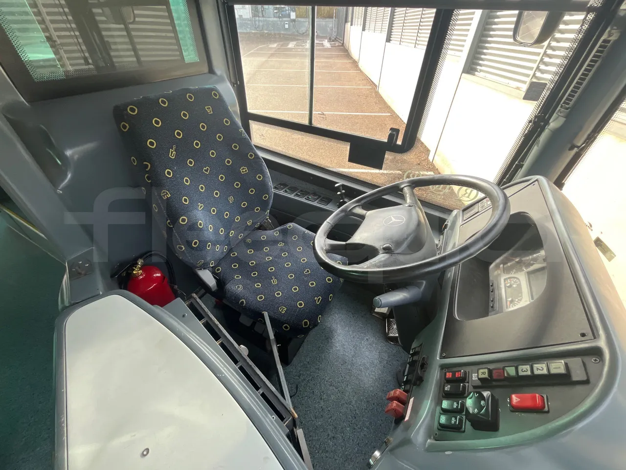 Mercedes-Benz OC500LE 1830H - EUR4 - 220kW - 12.800m - driver's seat photo