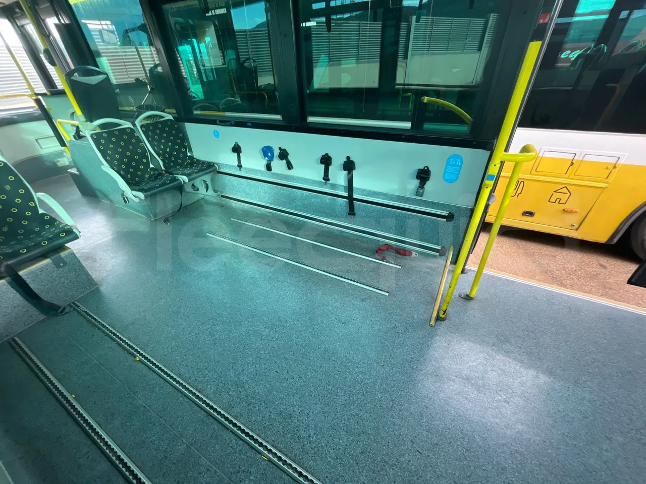 Mercedes-Benz OC500LE 1830H - EUR4 - 220kW - 12.800m - folding seat photo