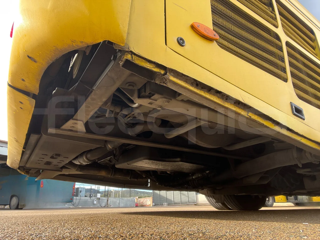 Mercedes-Benz OC500LE 1830H - EUR4 - 220kW - 12.800m - axle 2 shock absorbers 2 left