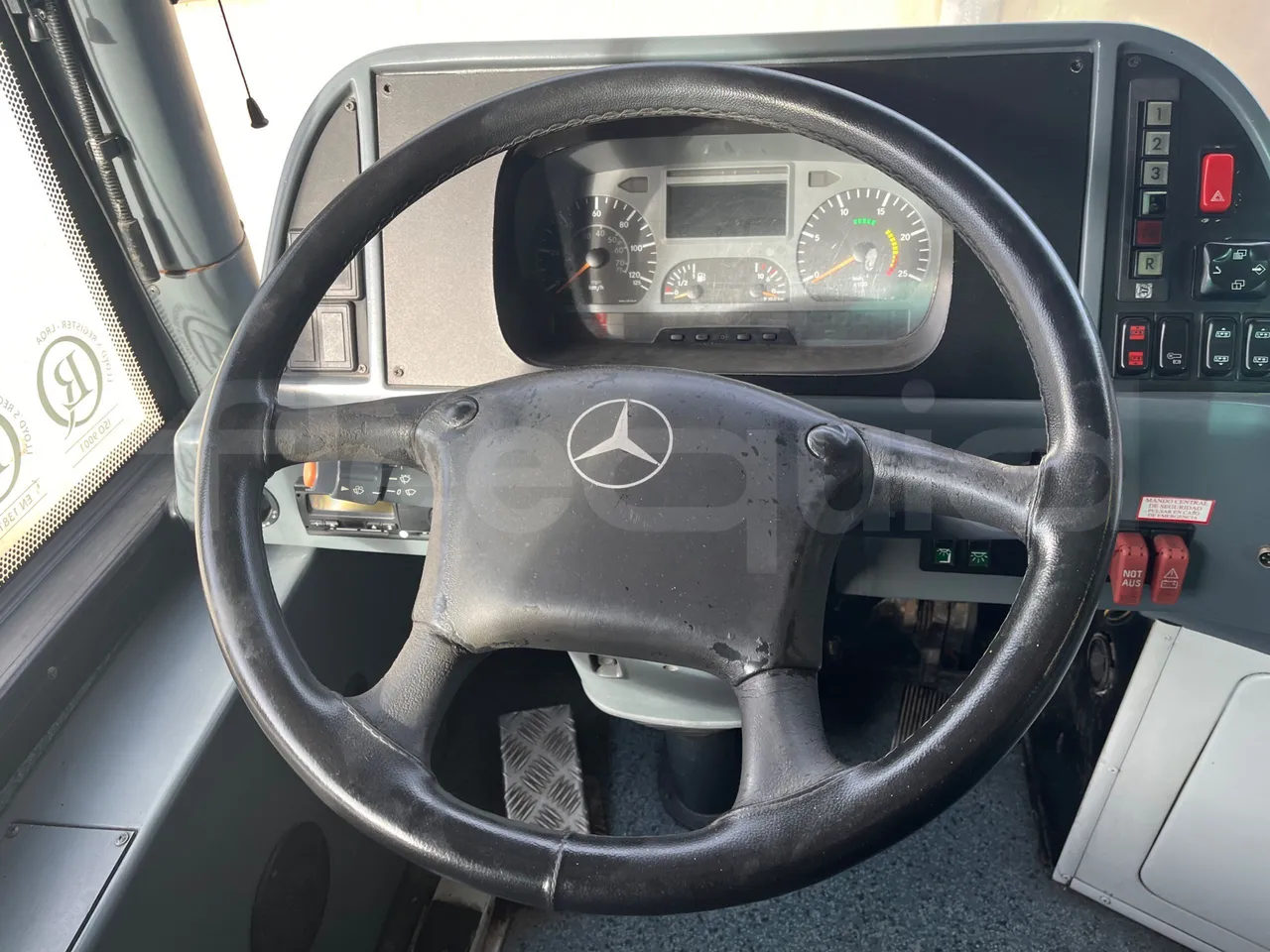 Mercedes-Benz OC500LE 1830H - EUR4 - 220kW - 12.800m - steering wheel photo
