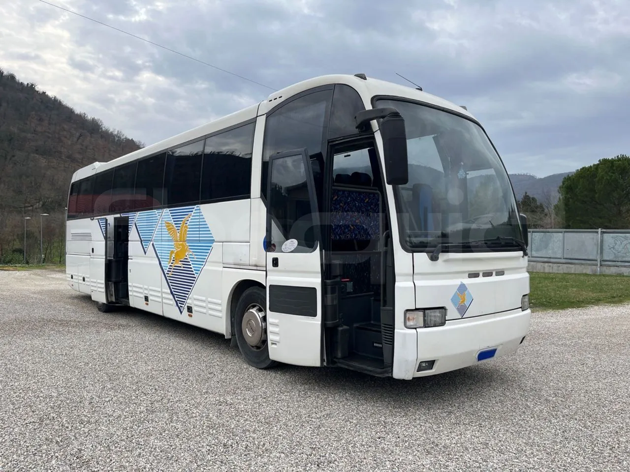 Iveco Fiat 380E 1238 HD TR55 - Euro 2 - 276 KW - 12 mt - 3/4 right front doors open