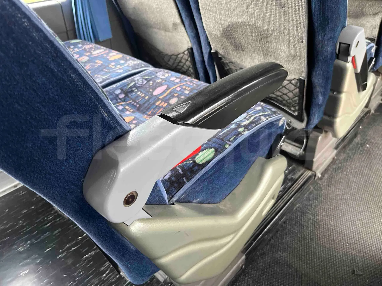 Iveco Fiat 380E 1238 HD TR55 - Euro 2 - 276 KW - 12 mt - armrest detail photo