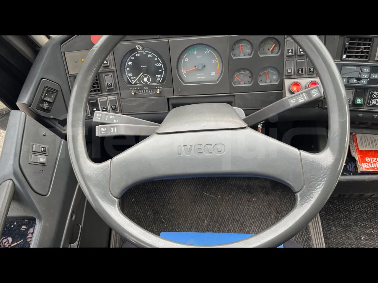 Iveco Fiat 380E 1238 HD TR55 - Euro 2 - 276 KW - 12 mt - steering wheel photo