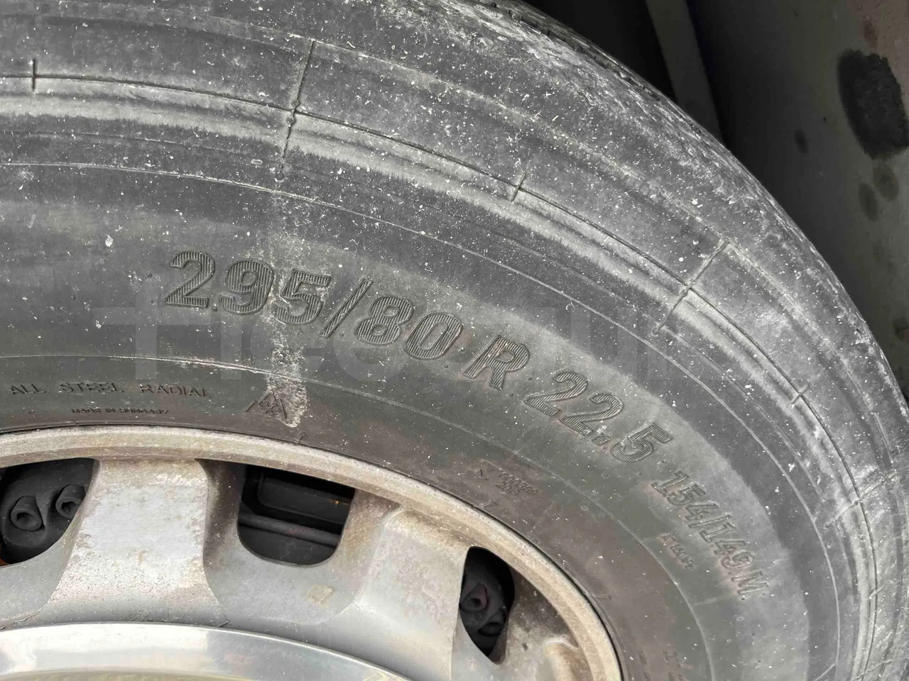 Iveco Fiat 380E 1238 HD TR55 - Euro 2 - 276 KW - 12 mt - front left tire measurements