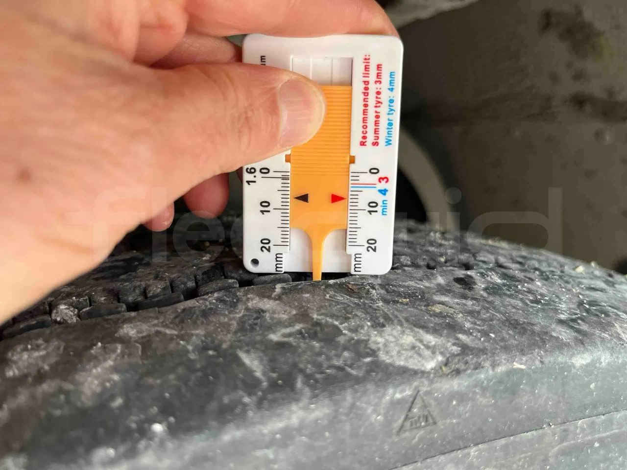 Iveco Fiat 380E 1238 HD TR55 - Euro 2 - 276 KW - 12 mt - rear left tire photo