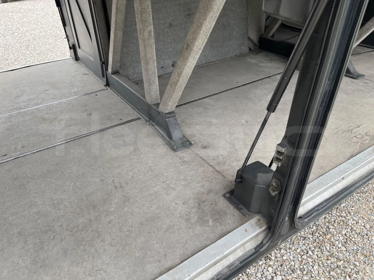 Iveco Fiat 380E 1238 HD TR55 - Euro 2 - 276 KW - 12 mt - under carpet photo