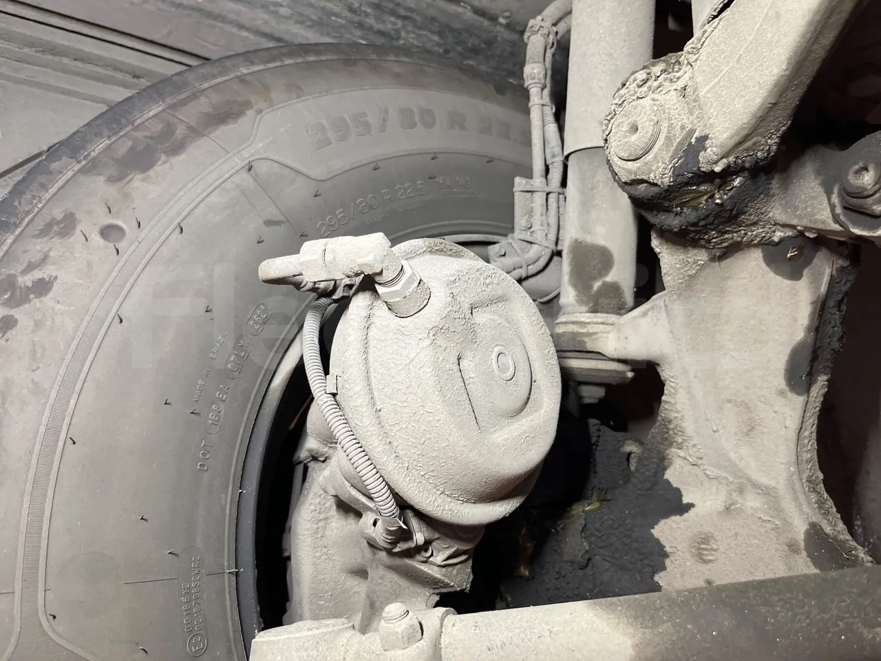 Mercedes-Benz Integro E5 4 - EUR5 - 220kW - 12.14m - front brake calipers right