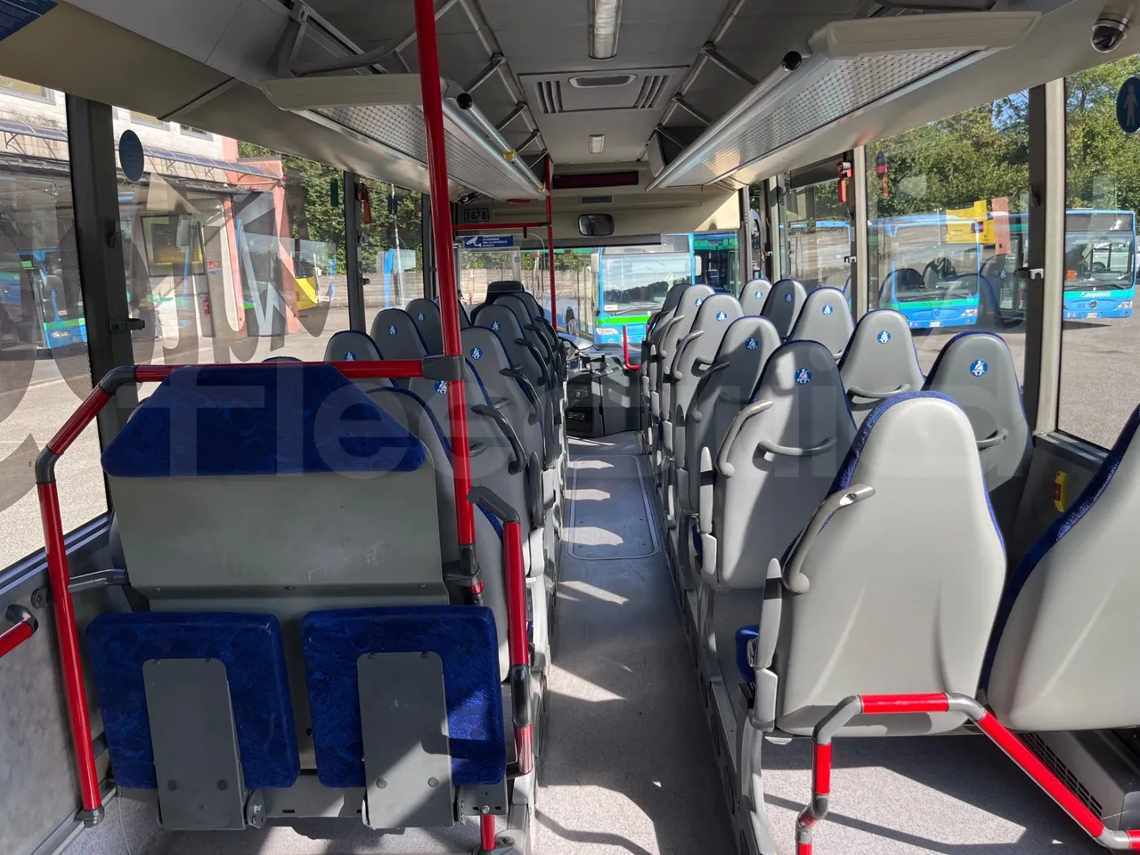 Mercedes-Benz Integro E5 4 - EUR5 - 220kW - 12.14m - forward view middle aisle