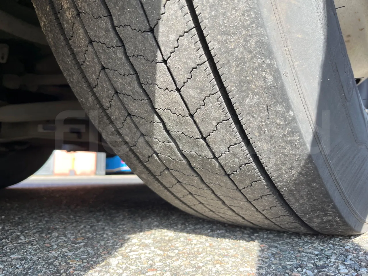 Mercedes-Benz Integro E5 4 - EUR5 - 220kW - 12.14m - tread condition front tires right