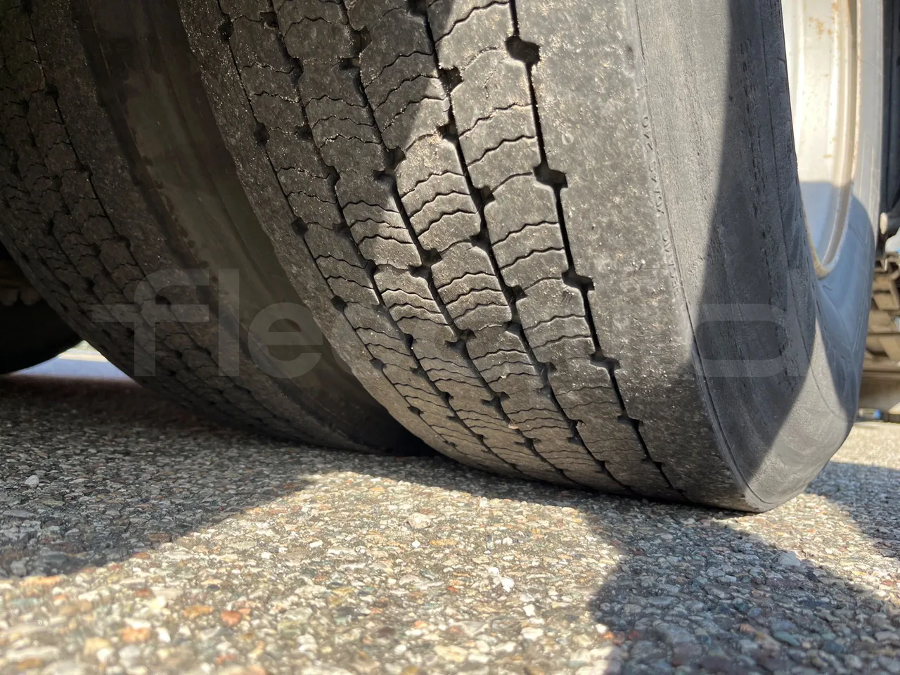 Mercedes-Benz Integro E5 4 - EUR5 - 220kW - 12.14m - tread condition second axle tires right