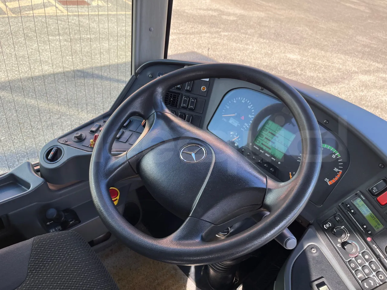 Mercedes-Benz Integro E5 4 - EUR5 - 220kW - 12.14m - steering wheel photo