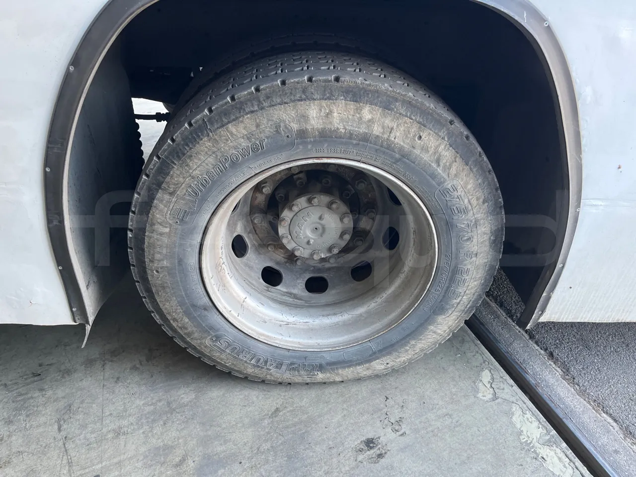 Man Lion's City T A78 - EUR4 - 191kW - 11.857m - rear left tire photo