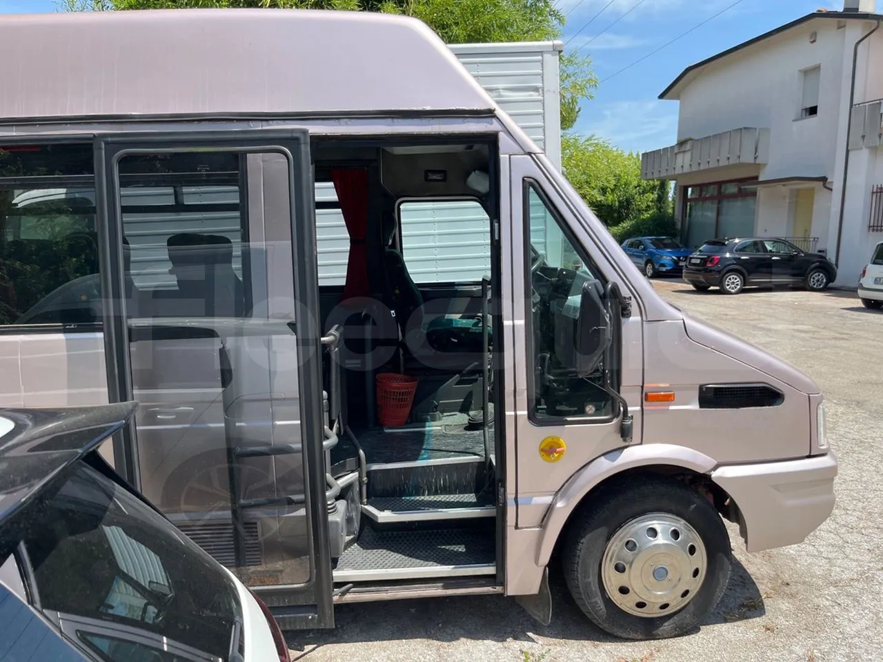 Iveco A45E12 A45 E12 90 Kw - front door 1 open