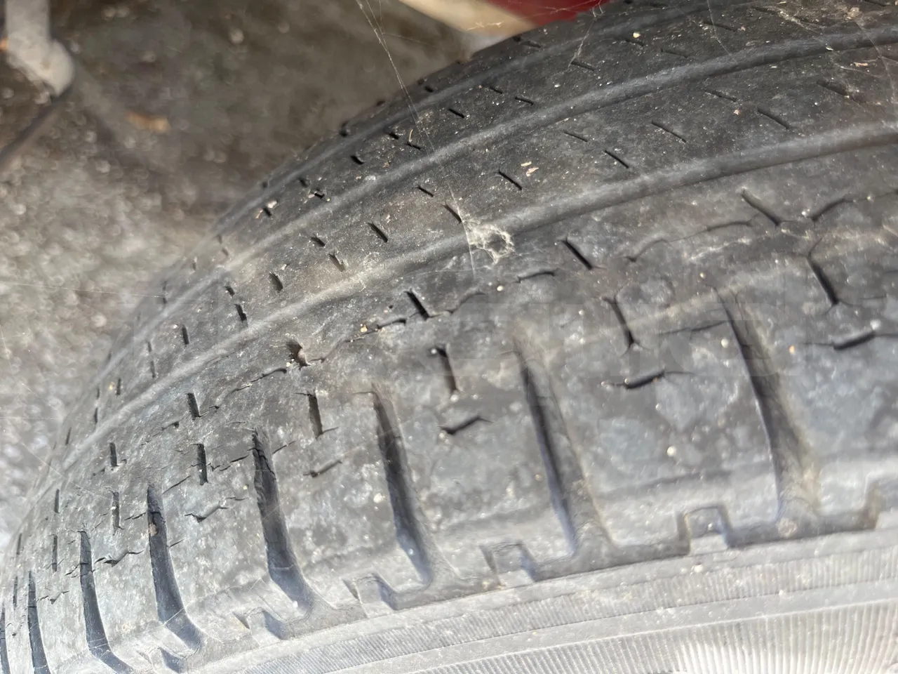 Iveco A45E12 A45 E12 90 Kw - tread condition front tires right