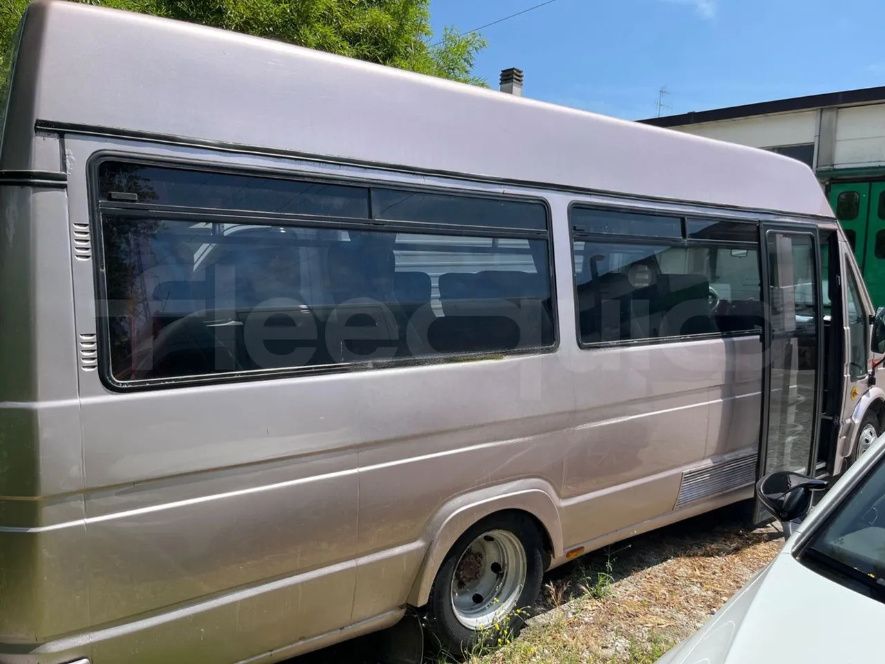 Iveco A45E12 A45 E12 90 Kw - right side doors closed