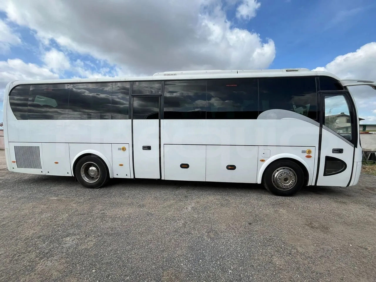 King Long XMQ6996 XMQ6996Y -EURO6 - 226kW -9,895 m - 3/4 front left