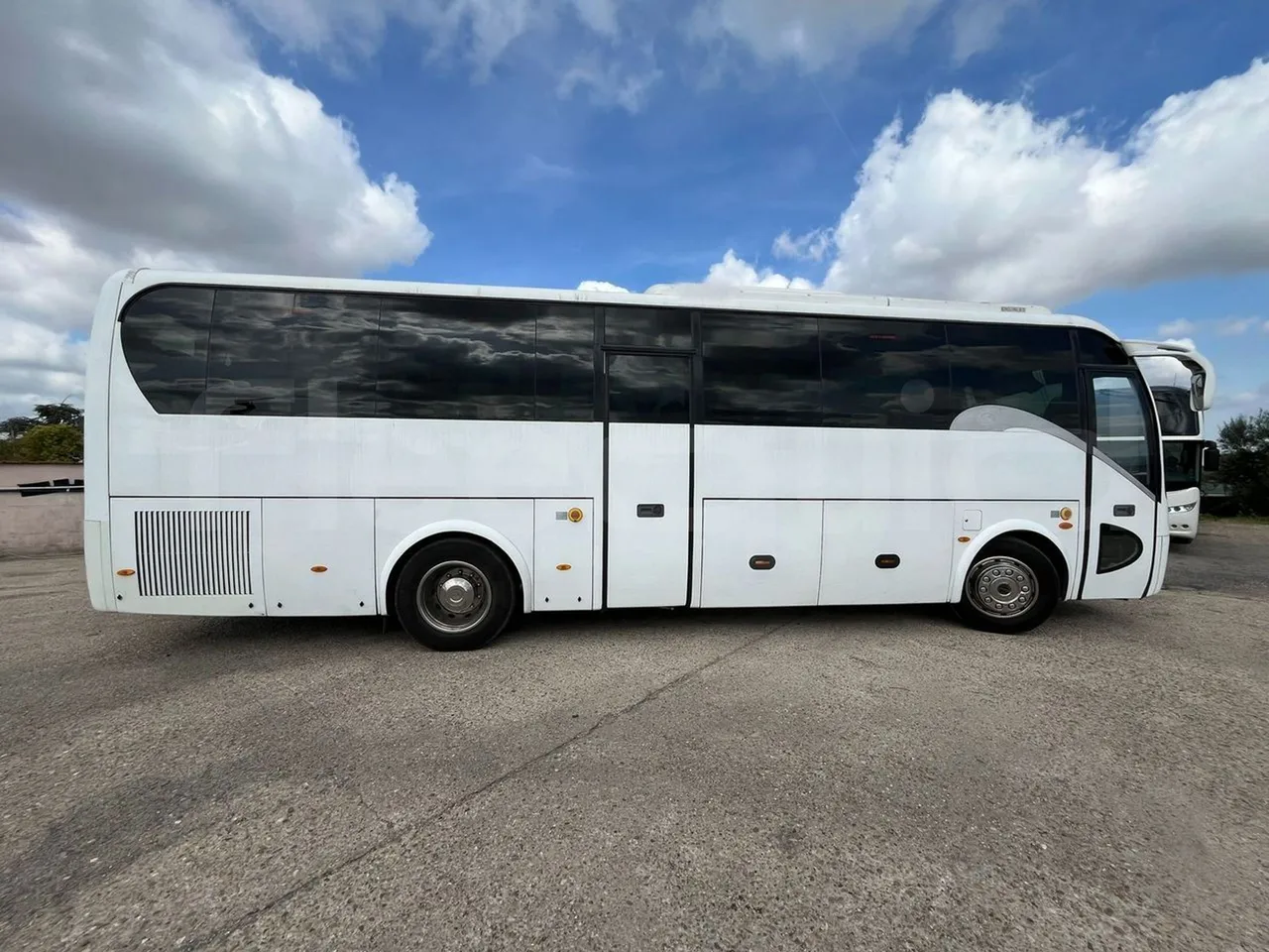 King Long XMQ6996 XMQ6996Y -EURO6 - 226kW -9,895 m - 3/4 left rear side