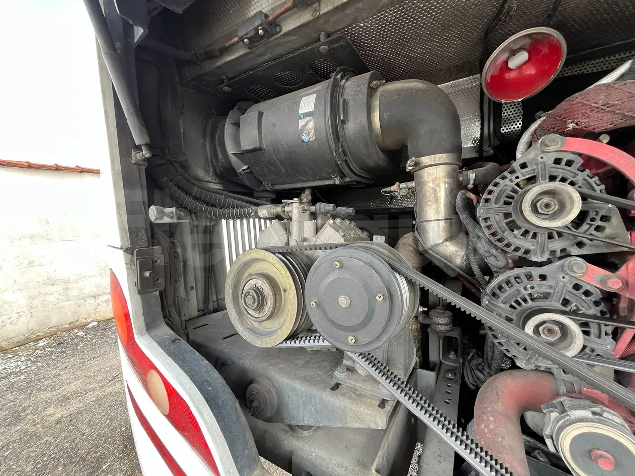 King Long XMQ6996 XMQ6996Y -EURO6 - 226kW -9,895 m - air conditioning compressor