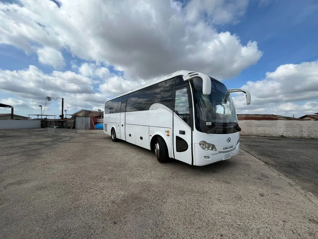 King Long XMQ6996 XMQ6996Y -EURO6 - 226kW -9,895 m - Base cover photo
