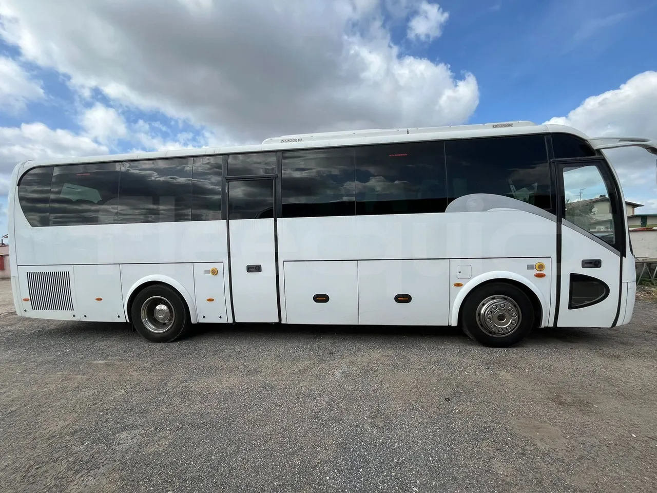 King Long XMQ6996 XMQ6996Y -EURO6 - 226kW -9,895 m - external compartments photo