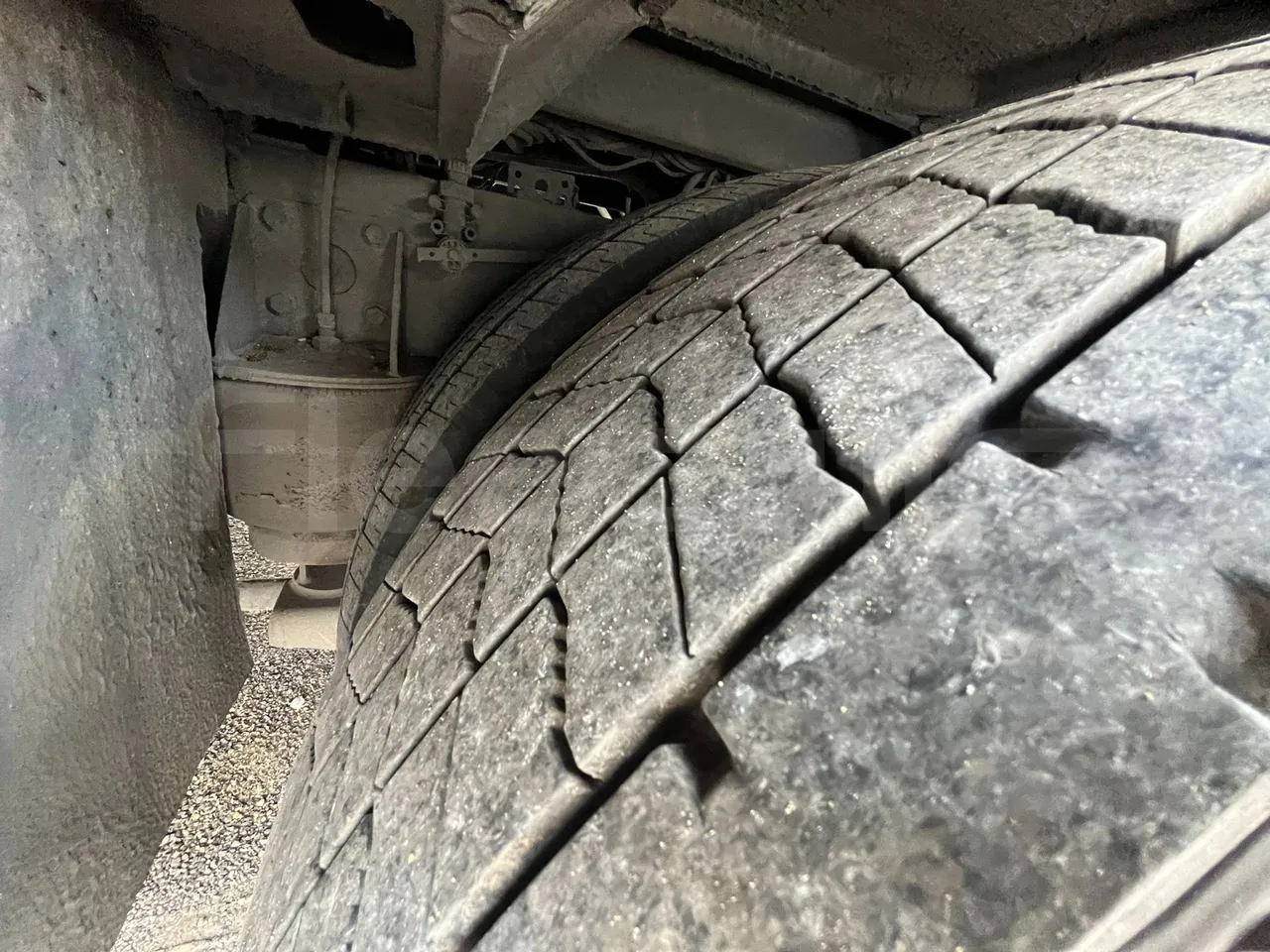 King Long XMQ6996 XMQ6996Y -EURO6 - 226kW -9,895 m - tread condition front tires right
