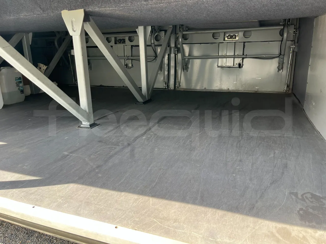 King Long XMQ6996 XMQ6996Y -EURO6 - 226kW -9,895 m - right side doors closed
