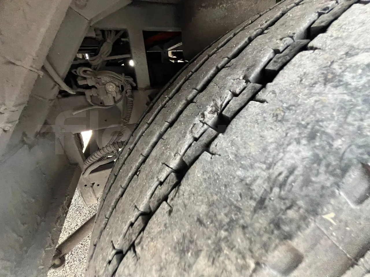 King Long XMQ6996 XMQ6996Y -EURO6 - 226kW -9,895 m - front left tire measurements