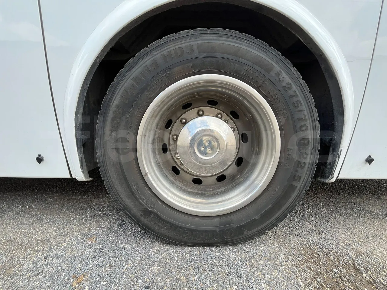 King Long XMQ6996 XMQ6996Y -EURO6 - 226kW -9,895 m - rear left tire photo