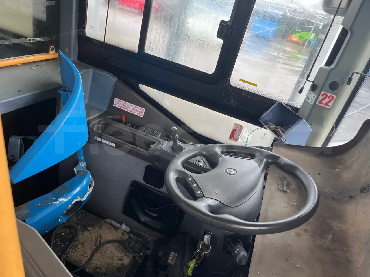 Iveco Crossway SFR162 - Euro 5 - 243 kW - 11.995 mt - driver's seat photo