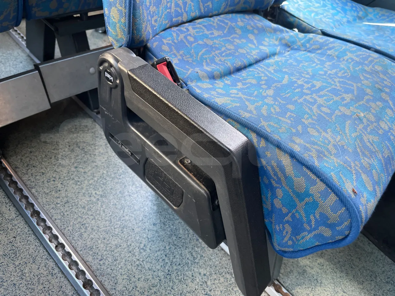 Iveco Daily A50C19/ Euro 4 - 100 Kw - 7,028 Mt - armrest detail photo