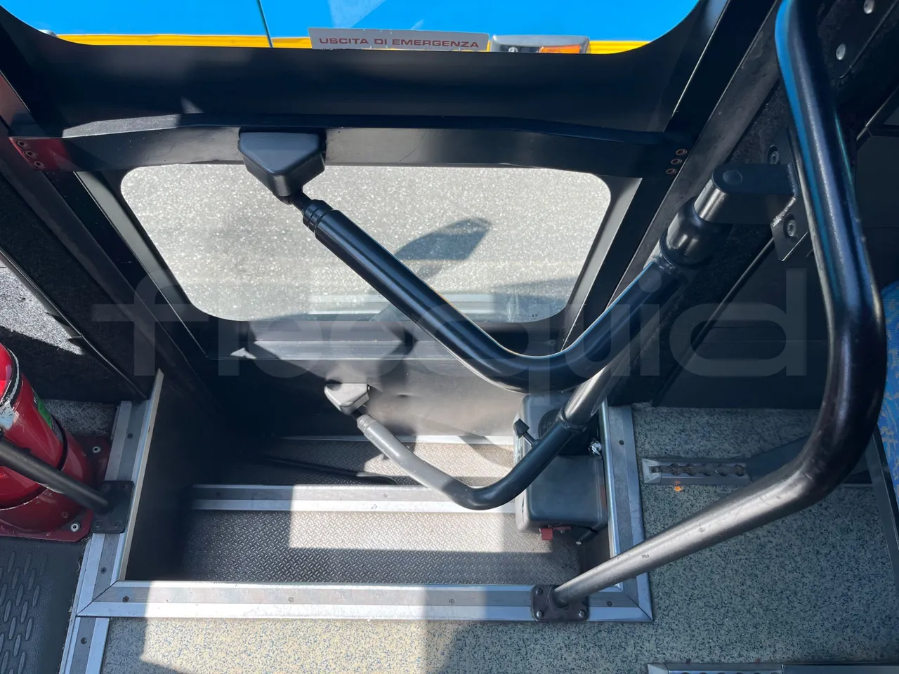 Iveco Daily A50C19/ Euro 4 - 100 Kw - 7,028 Mt - door mechanism photo