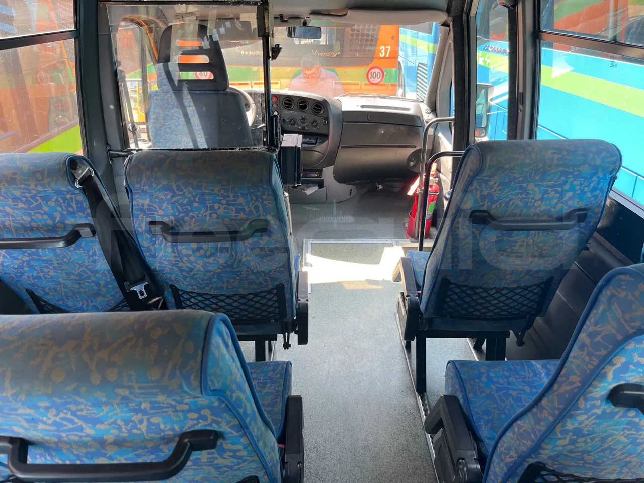 Iveco Daily A50C19/ Euro 4 - 100 Kw - 7,028 Mt - forward view middle aisle