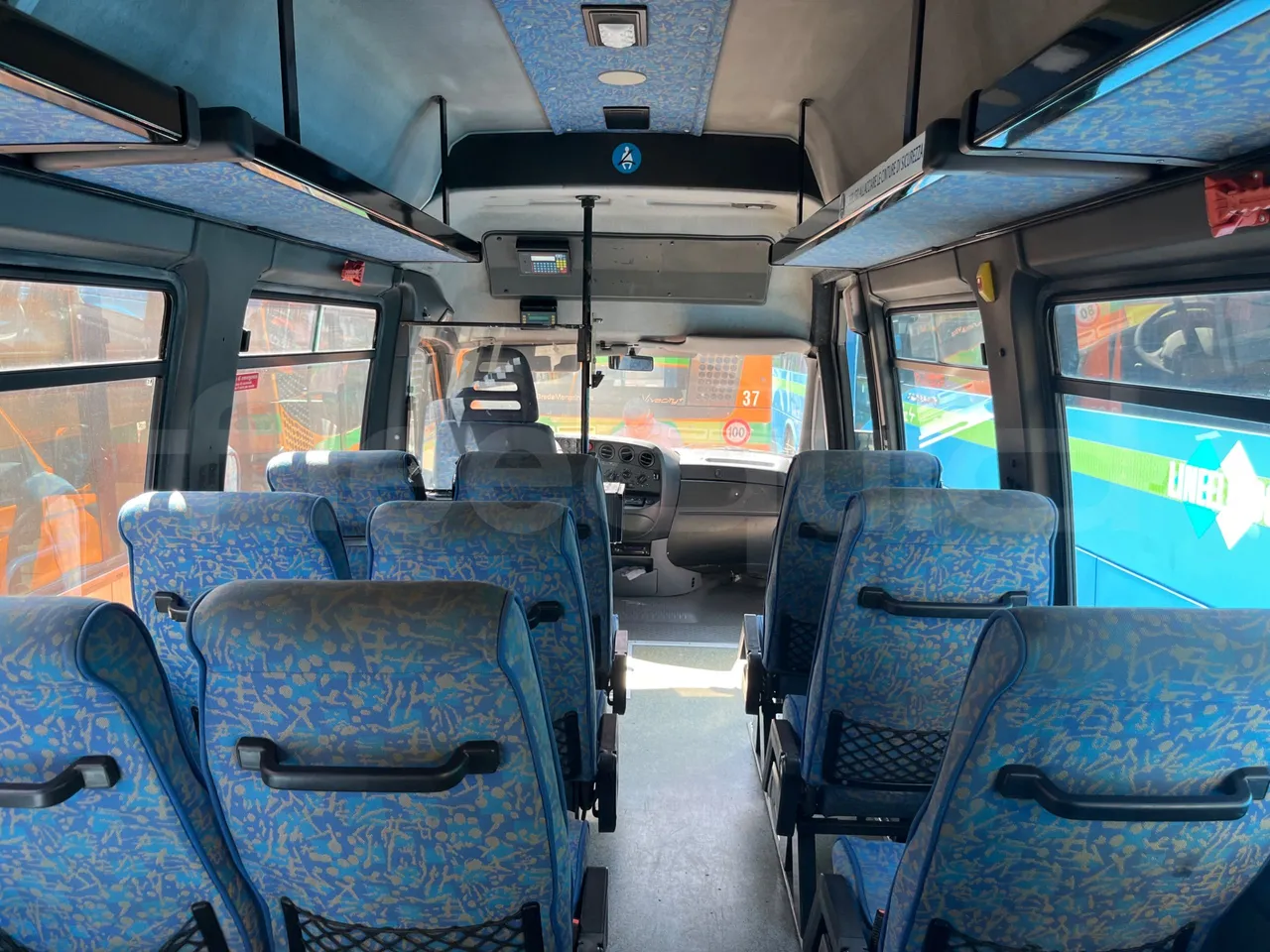 Iveco Daily A50C19/ Euro 4 - 100 Kw - 7,028 Mt - forward view all seats last row height