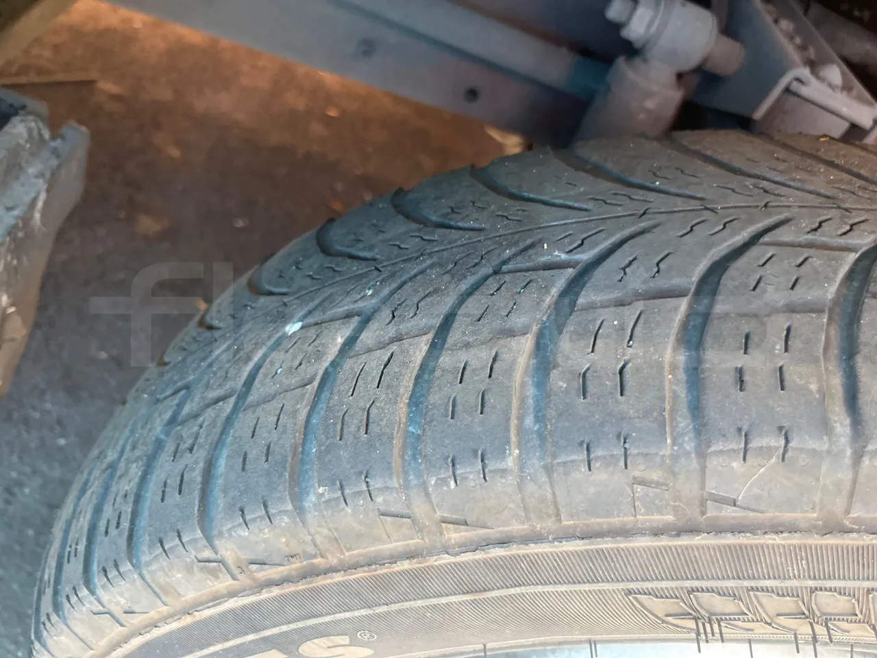 Iveco Daily A50C19/ Euro 4 - 100 Kw - 7,028 Mt - tread condition front tires right