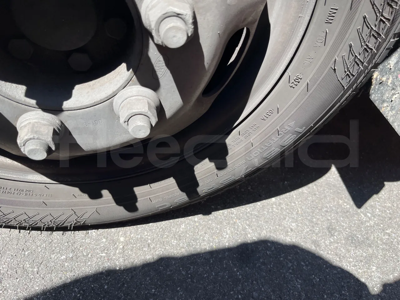 Iveco Daily A50C19/ Euro 4 - 100 Kw - 7,028 Mt - front left tire measurements