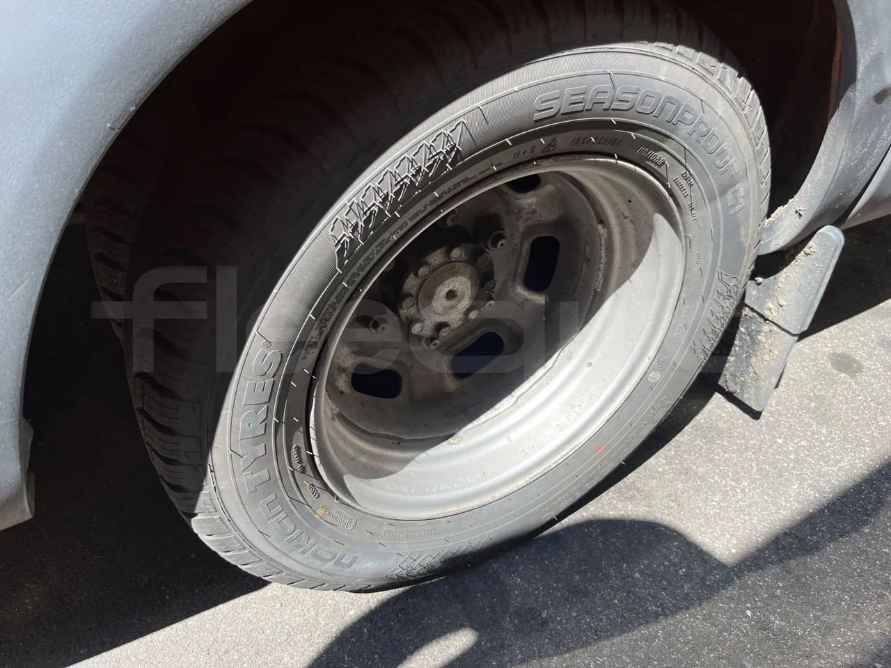 Iveco Daily A50C19/ Euro 4 - 100 Kw - 7,028 Mt - rear left tire photo
