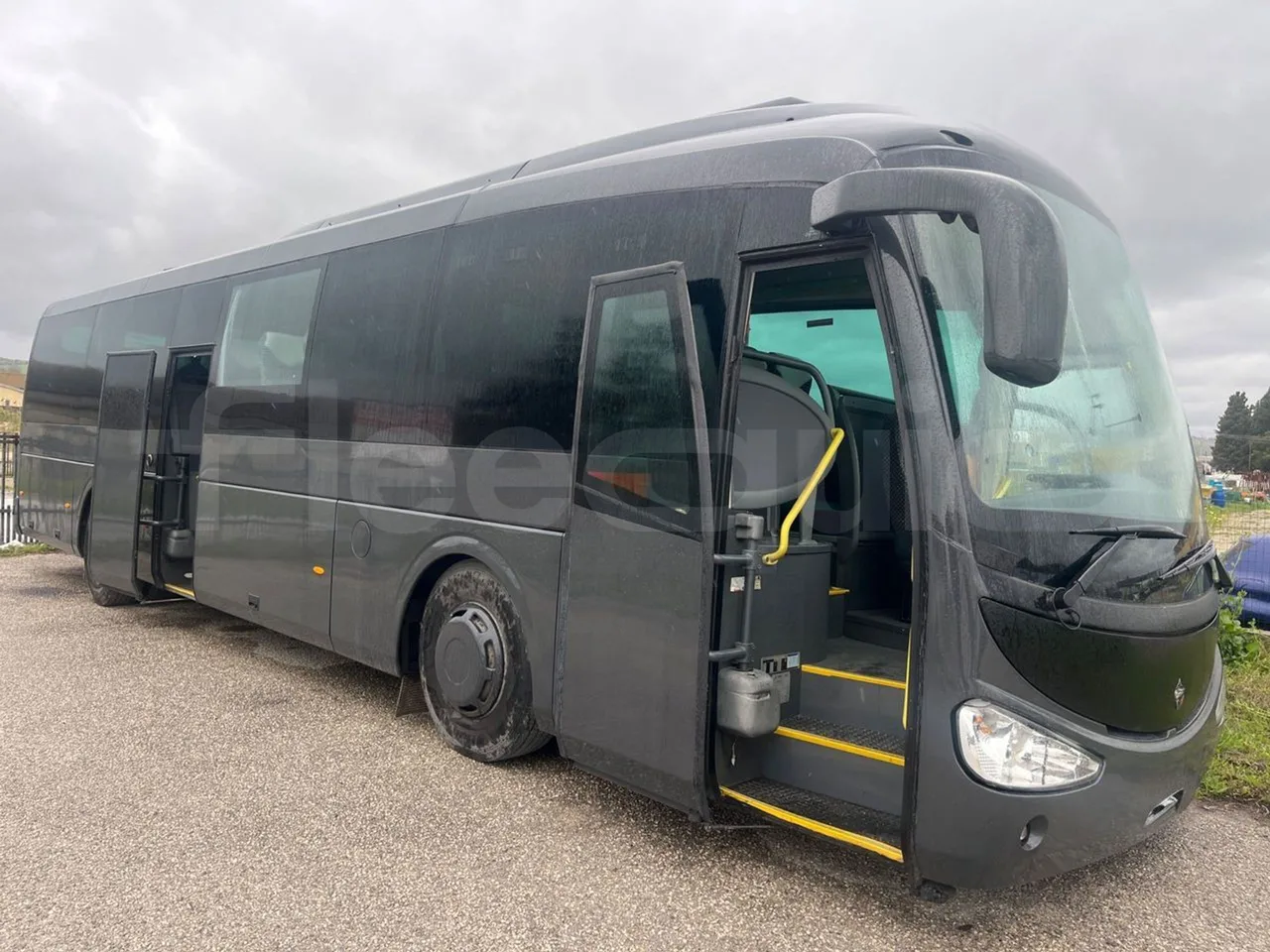 Scania 12B4X2 K340IB4X2 - Euro4 - 250kW - 12.200 mt - 3/4 right front doors open